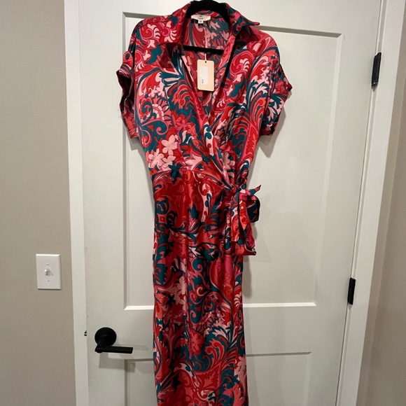 Entro Vibrant Floral Maxi Dress - Picture 7 of 8